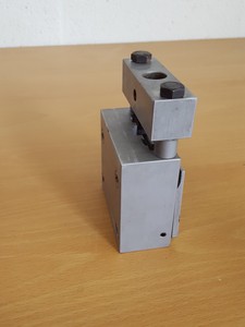 Thumbnail image of Pair of C 60 Deep Groove Quick Grip Chucks 1000kg Tensile Materials Testing Lab