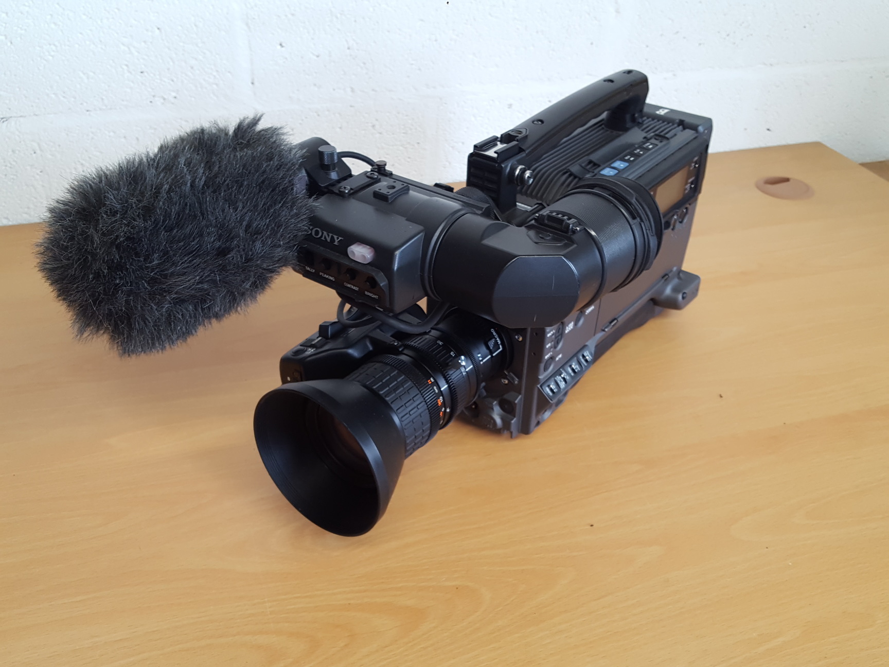 SONY DSR300P Digital Camcorder + Batteries, Charger, Bag