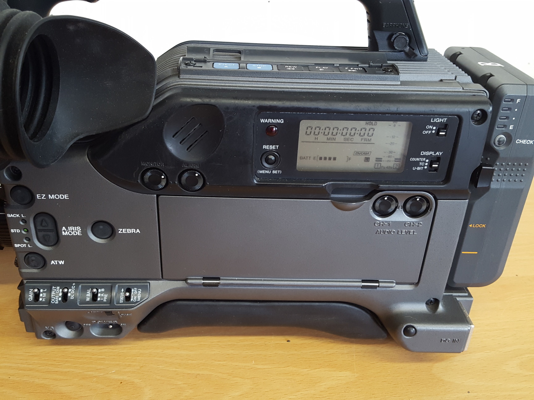 Image of SONY DSR-300P Digital Camcorder + Batteries, Charger, Bag 