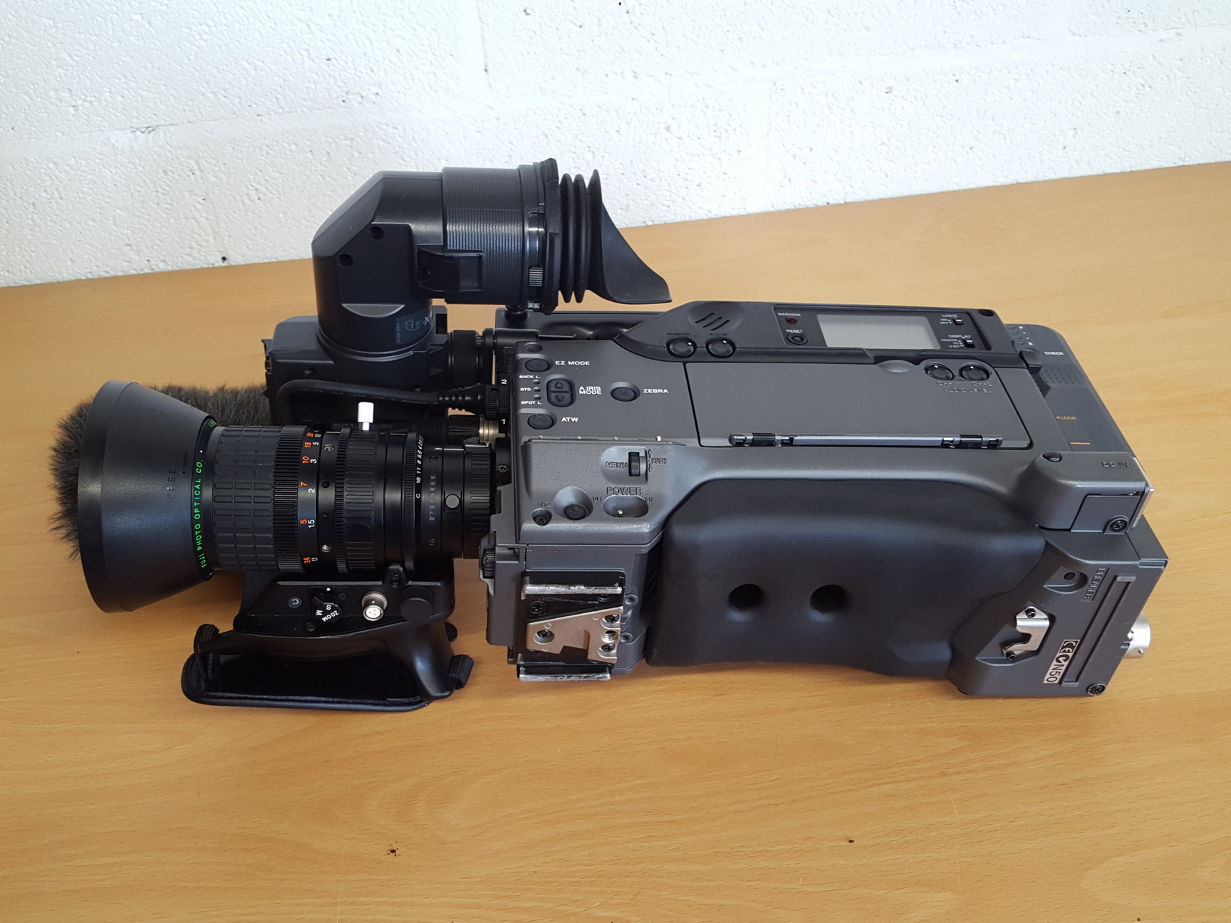 SONY DSR300P Digital Camcorder + Batteries, Charger, Bag