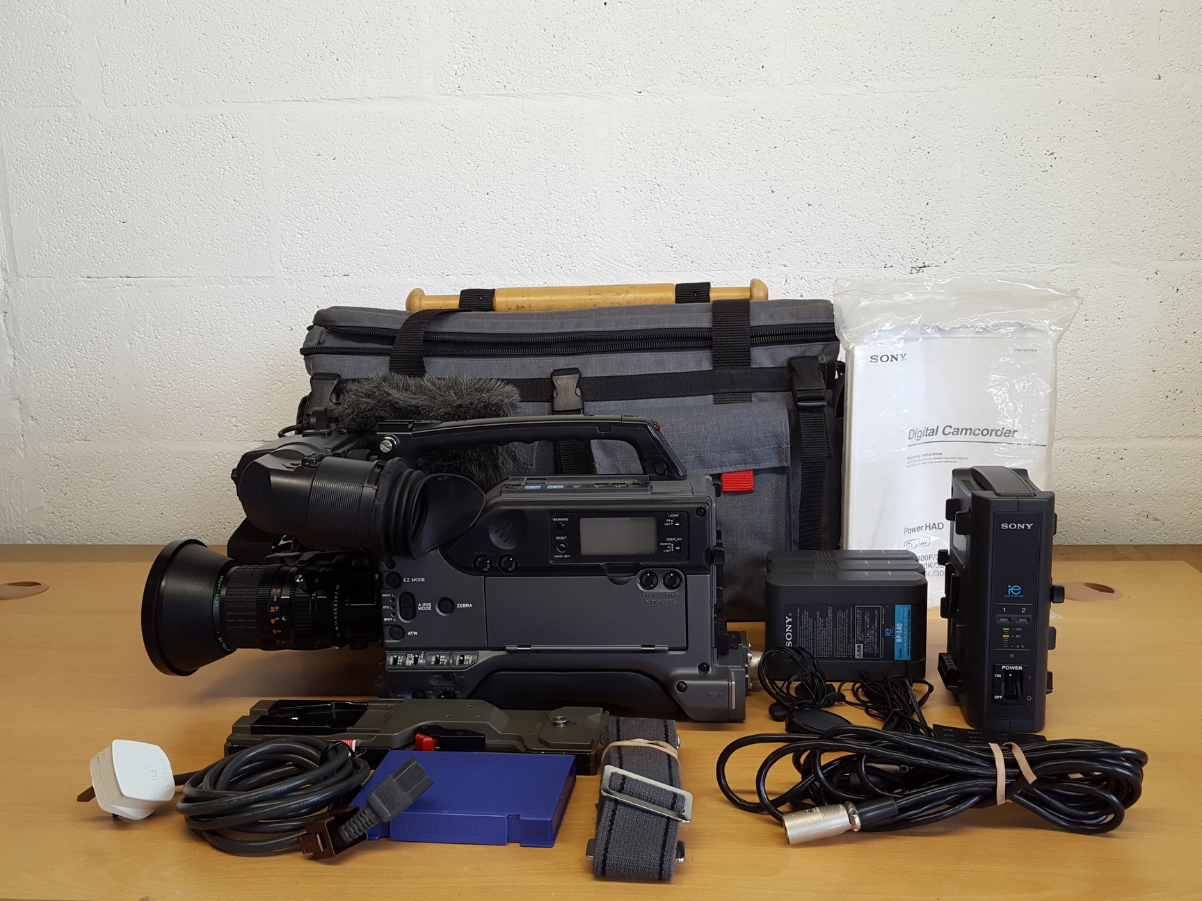SONY DSR300P Digital Camcorder + Batteries, Charger, Bag