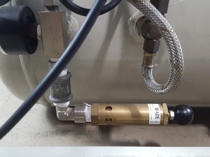 Thumbnail image of Jun-Air 2000 Oil-Less Air Silent Compressor Lab