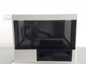 Thumbnail image of Perkin Elmer Series 200 HPLC System - Pumps, Autosampler, Mixer & Manuals Lab