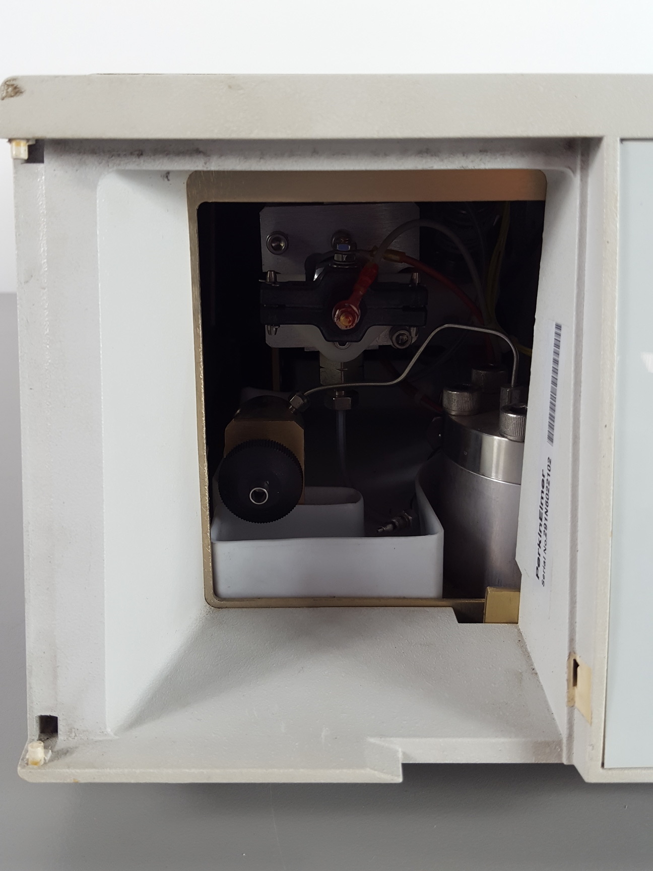 Image of Perkin Elmer 200 Series HPLC System - UV/VIS Detector, Pump, AutoSampler Lab