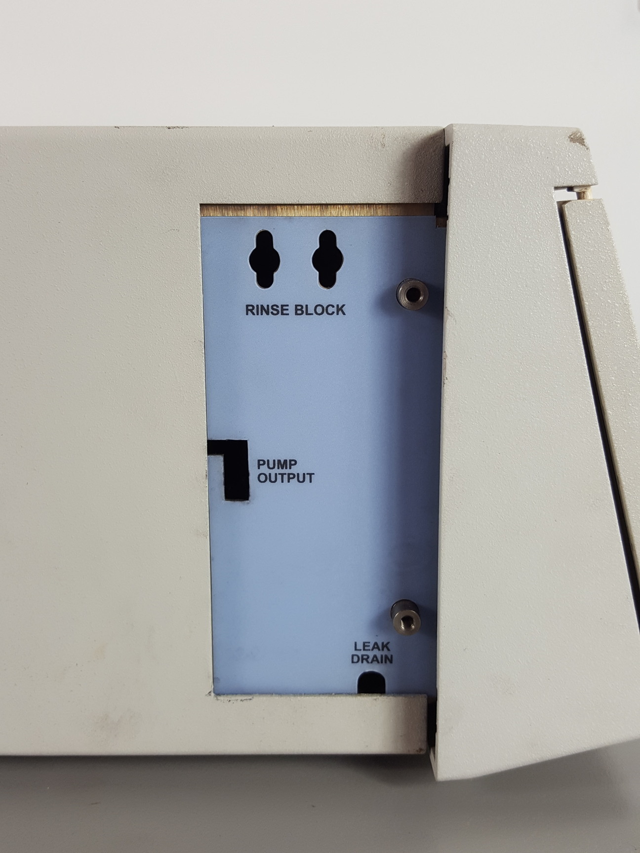 Image of Perkin Elmer 200 Series HPLC System - UV/VIS Detector, Pump, AutoSampler Lab