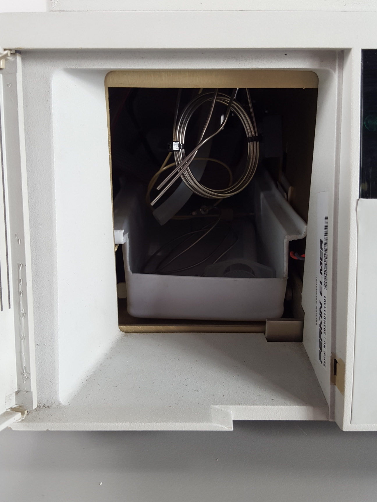 Image of Perkin Elmer 200 Series HPLC System - UV/VIS Detector, Pump, AutoSampler Lab