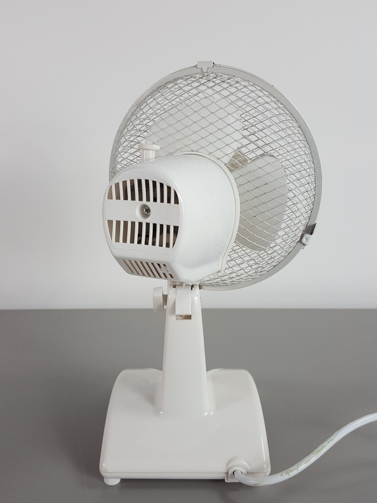 Image of Job Lot 106 x Micromark MM30082 Two Speed Electric Desk Fans 23cm 9" Diameter