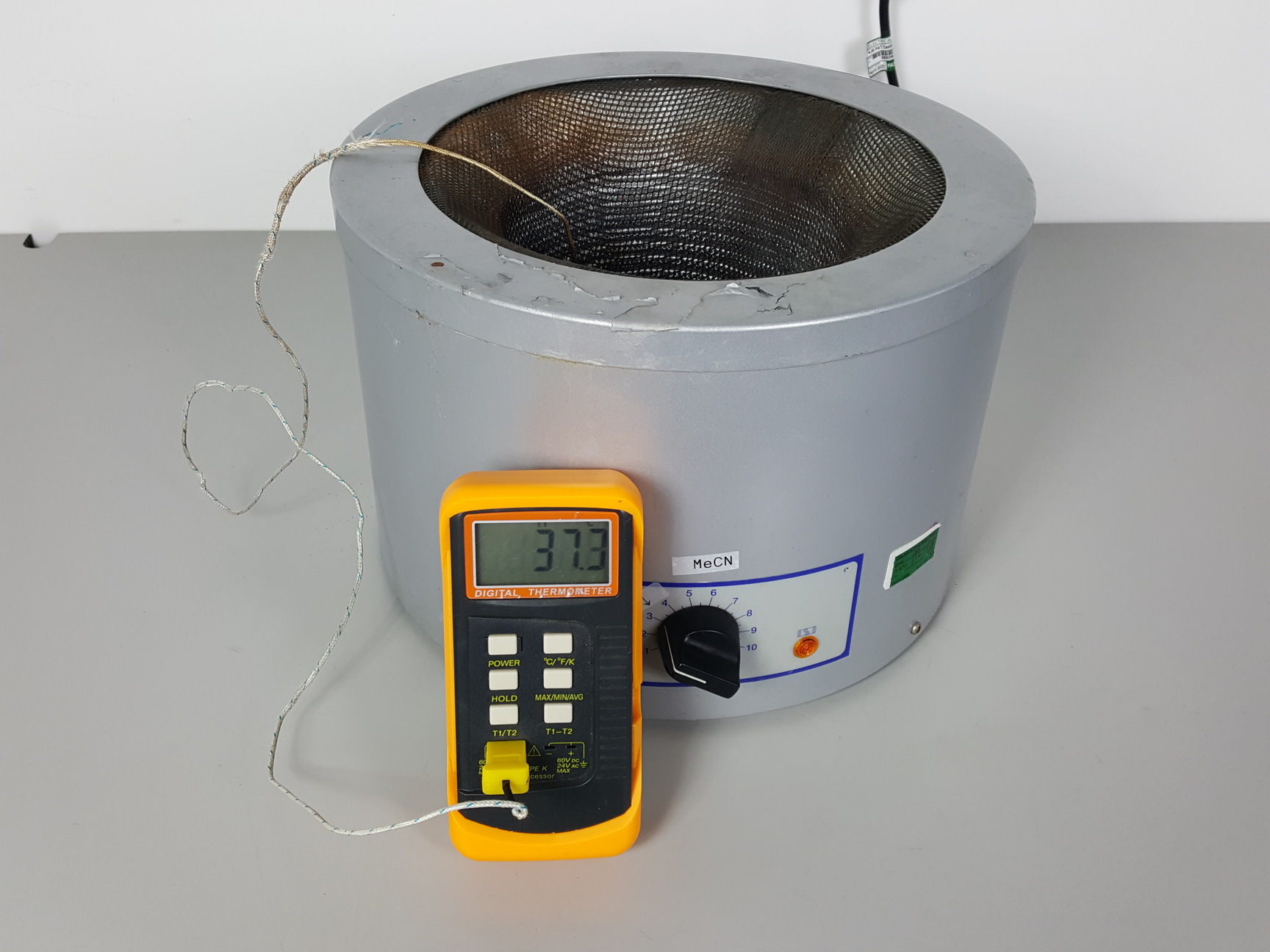 Image of Fisher Scientific Electrothermal Heating Mantle Cat no. FB68925 Lab