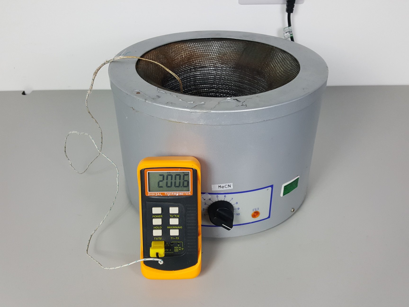 Image of Fisher Scientific Electrothermal Heating Mantle Cat no. FB68925 Lab