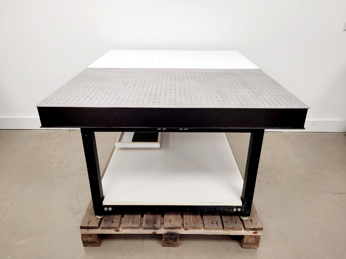 Image of Beckman/MoFlo Optical Imperial Table