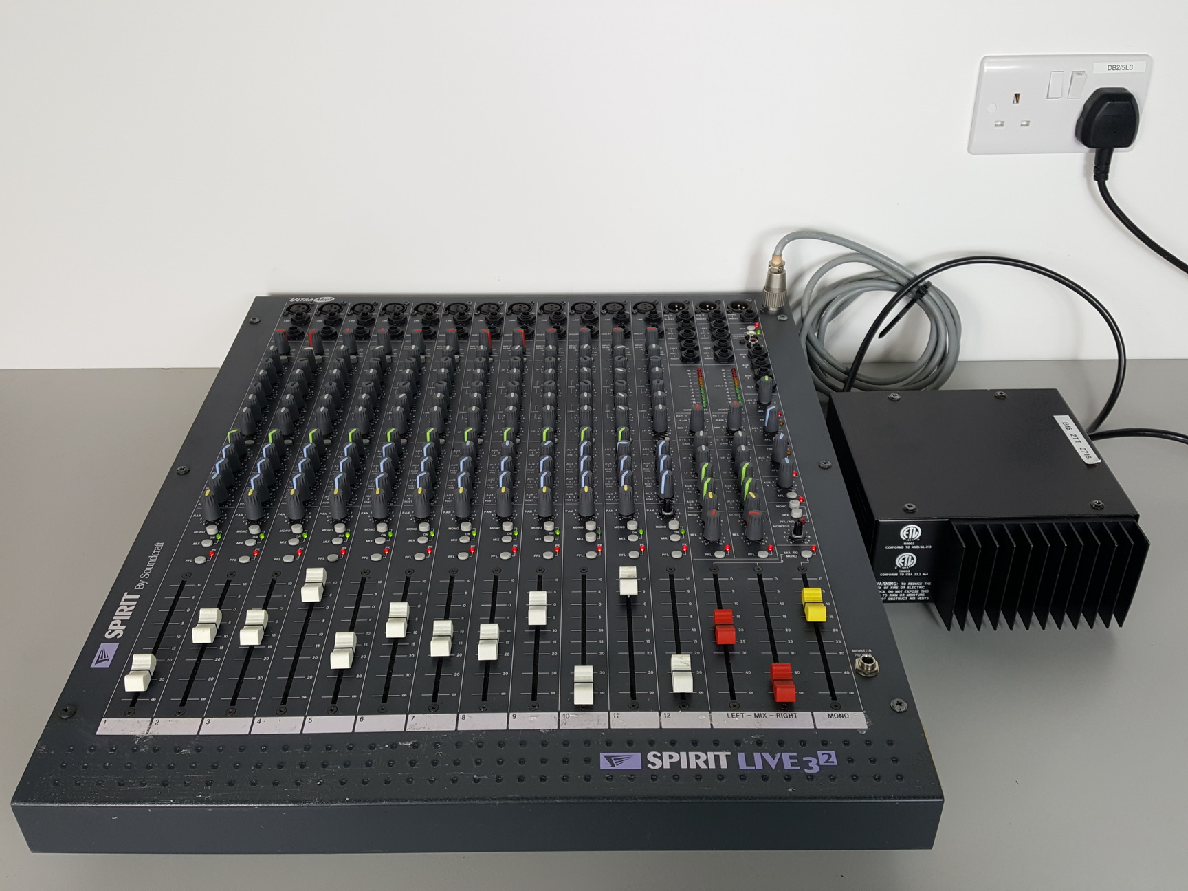 Image of Soundcraft Spirit Live 3-2 Analog Audio Mixer with Power Supply
