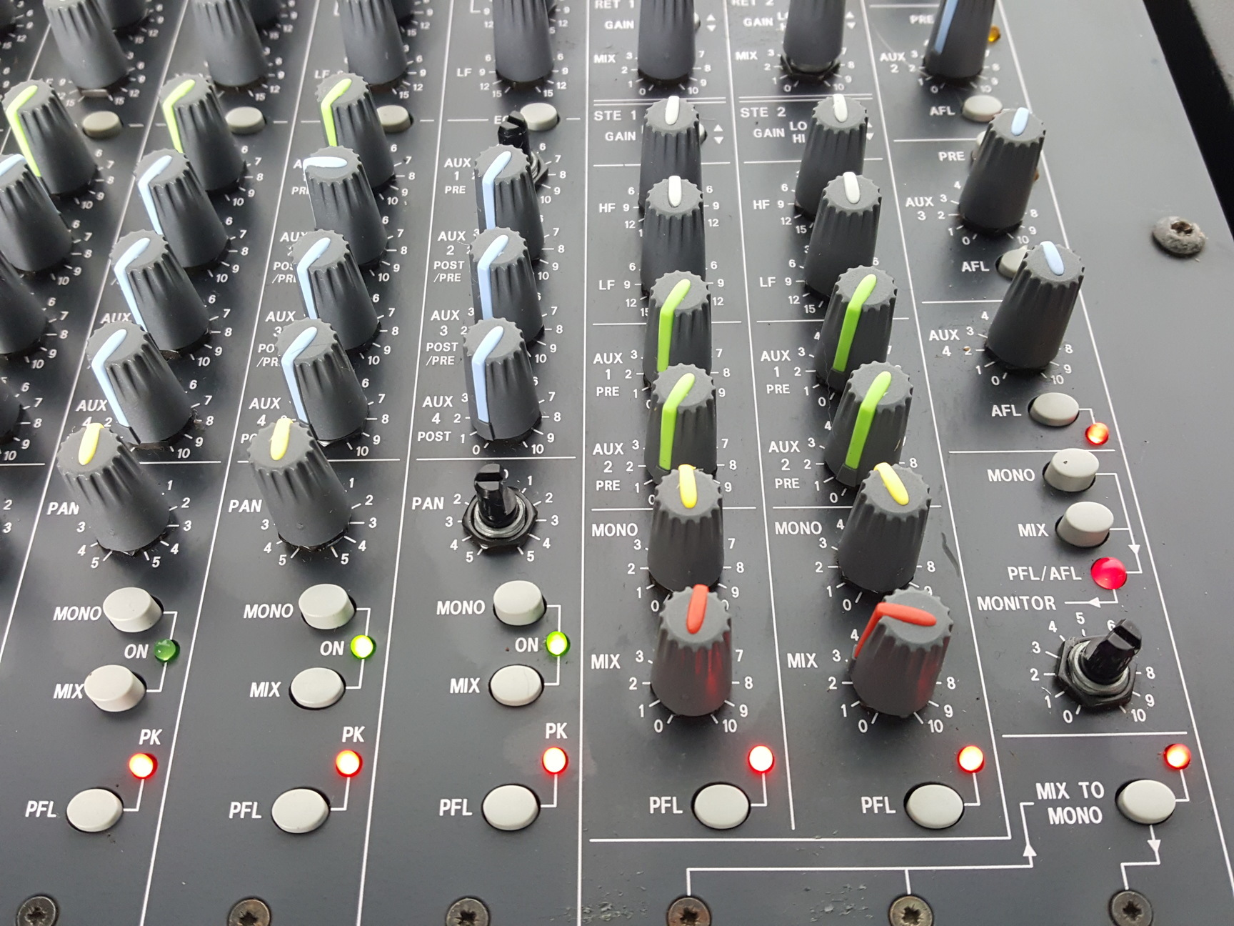 Image of Soundcraft Spirit Live 3-2 Analog Audio Mixer with Power Supply
