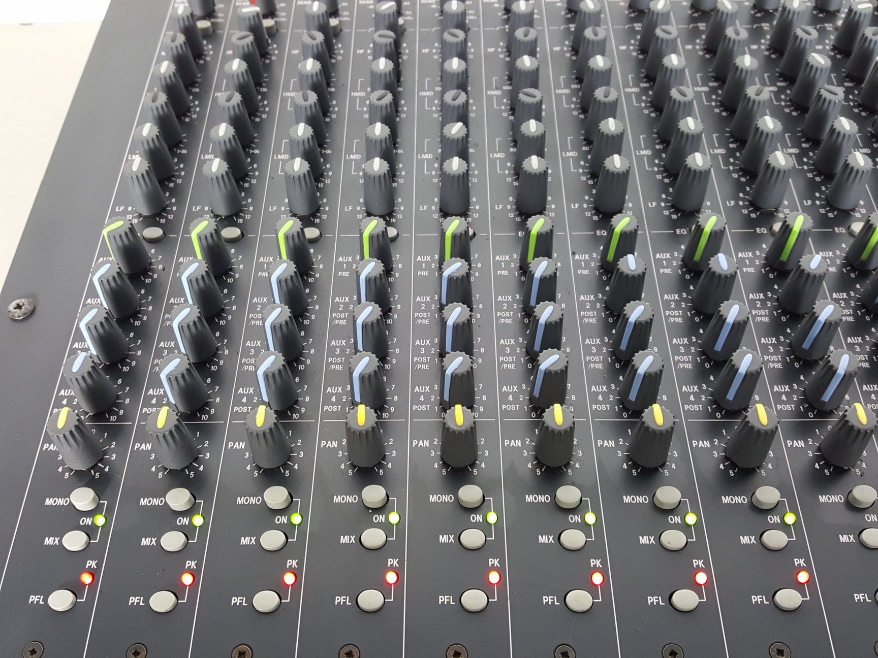 Image of Soundcraft Spirit Live 3-2 Analog Audio Mixer with Power Supply