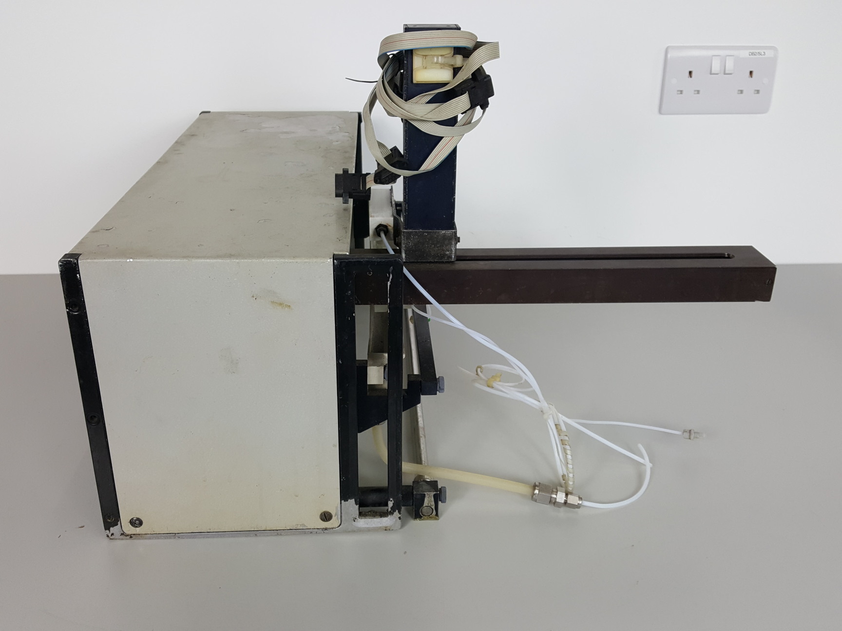 Image of Gilson Model 222 Sample Charger - Liquid Handler / Sampler for HPLC System Lab