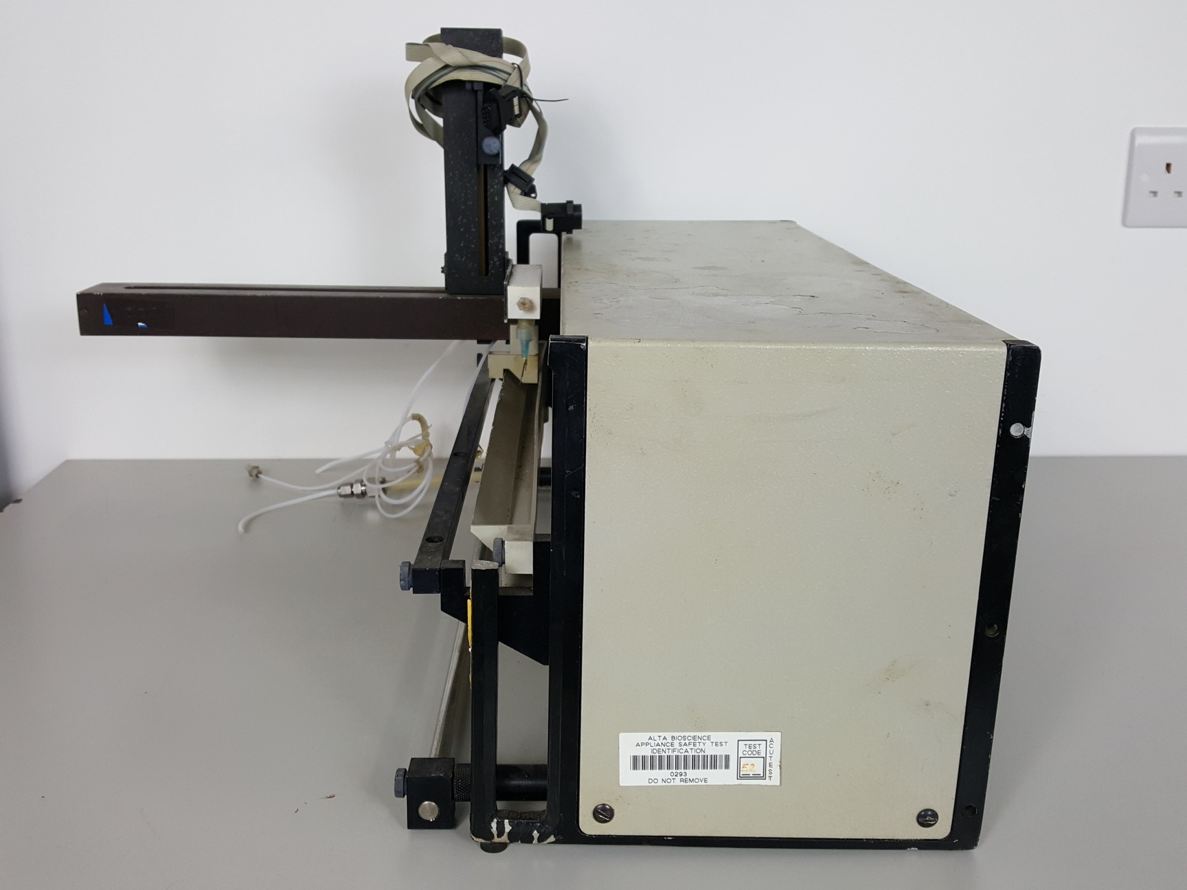 Image of Gilson Model 222 Sample Charger - Liquid Handler / Sampler for HPLC System Lab