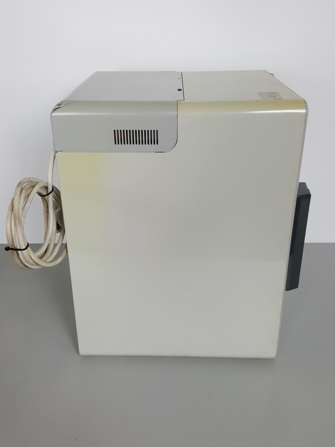 Image of Sanplatec D-BOX Desiccation Cabinet Auto-type Desiccator with Hygrometer Lab