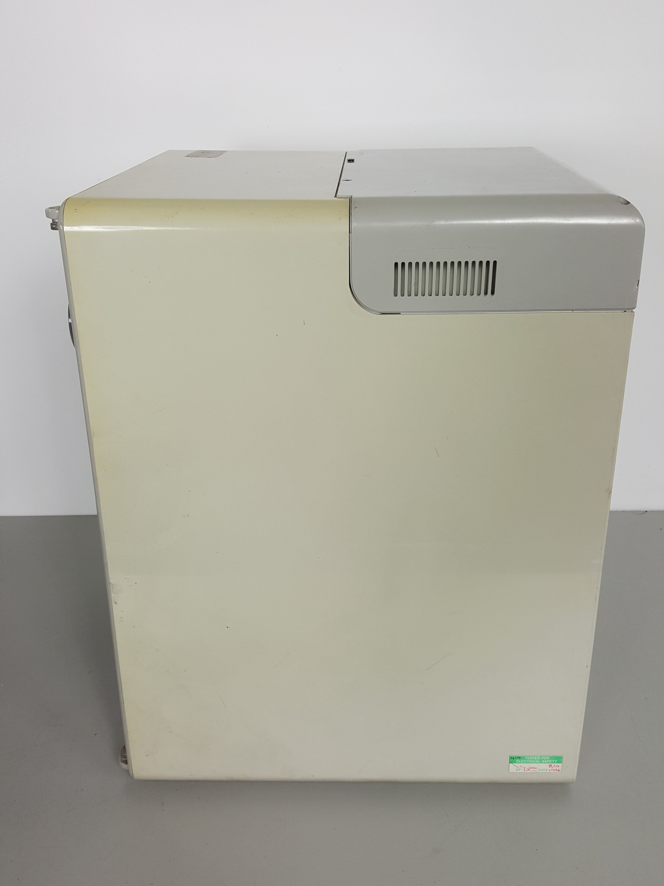 Image of Sanplatec D-BOX Desiccation Cabinet Auto-type Desiccator with Hygrometer Lab