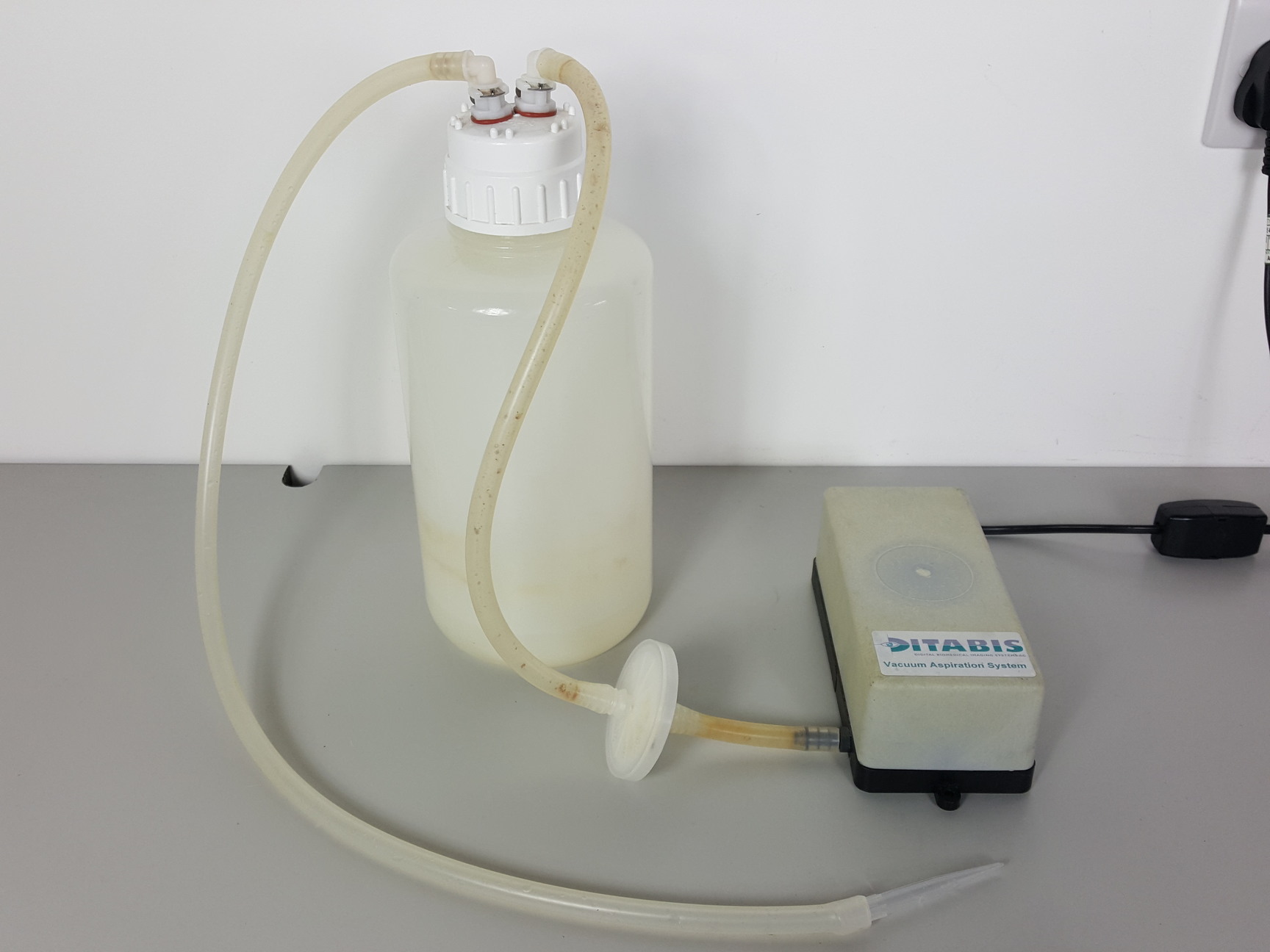 Image of Ditabis Vacuum Aspiration System  Model AZ 02 with Bottle Lab Aspirator