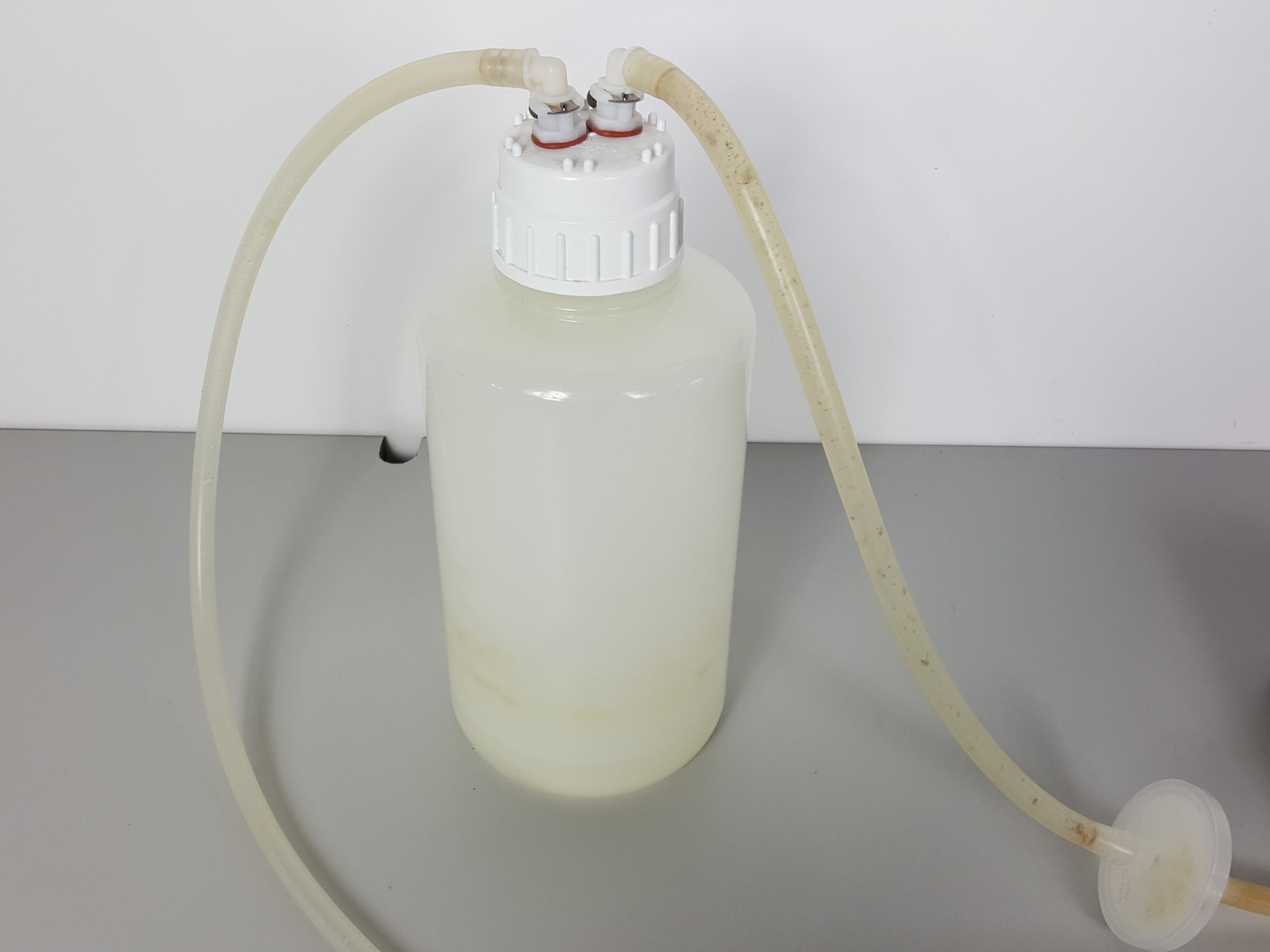 Image of Ditabis Vacuum Aspiration System  Model AZ 02 with Bottle Lab Aspirator