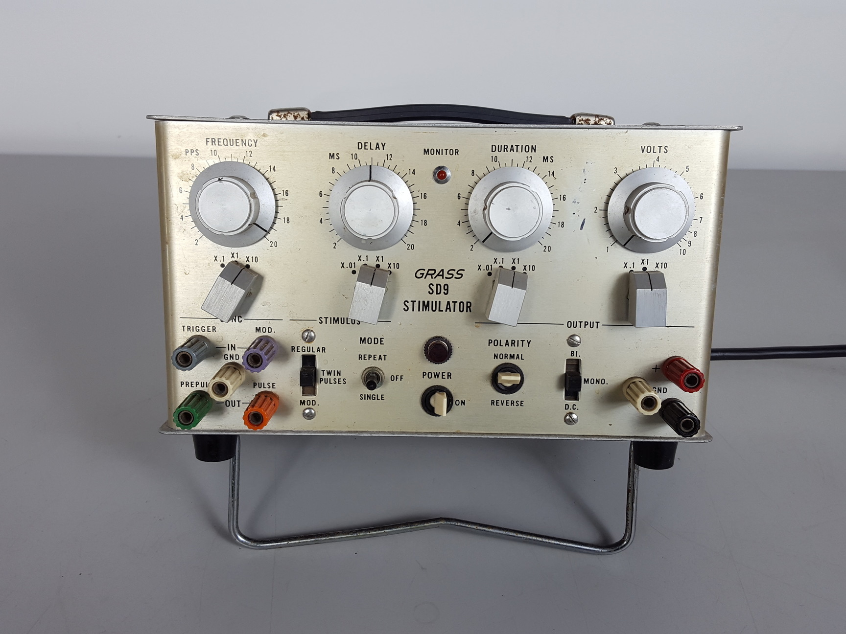 Grass Instruments GRASS INSTRUMENTS Square Pulse Stimulator SD9 Lab