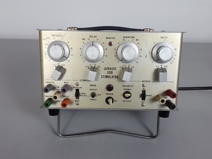 Thumbnail image of GRASS INSTRUMENTS Square Pulse Stimulator SD9 Lab