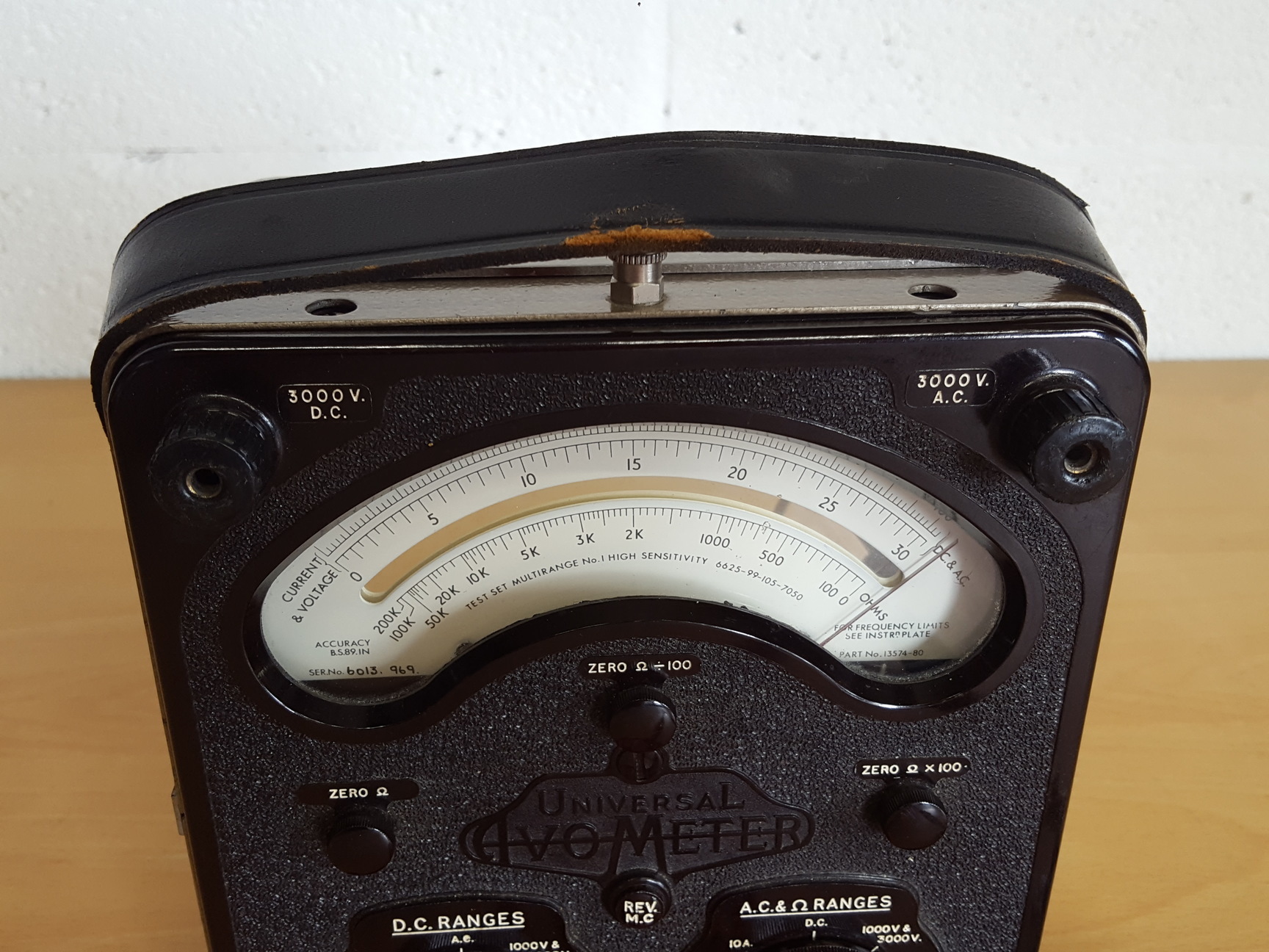 Image of Avo Universal Multi-Range Avometer Multimeter Voltmeter 3000V AC/DC Lab