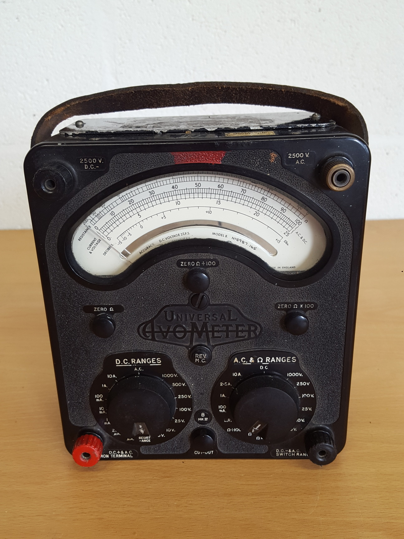 Image of AVO Universal Avometer Multimeter Model 8 MK. III 3 2500V AC/DC Voltmeter Lab