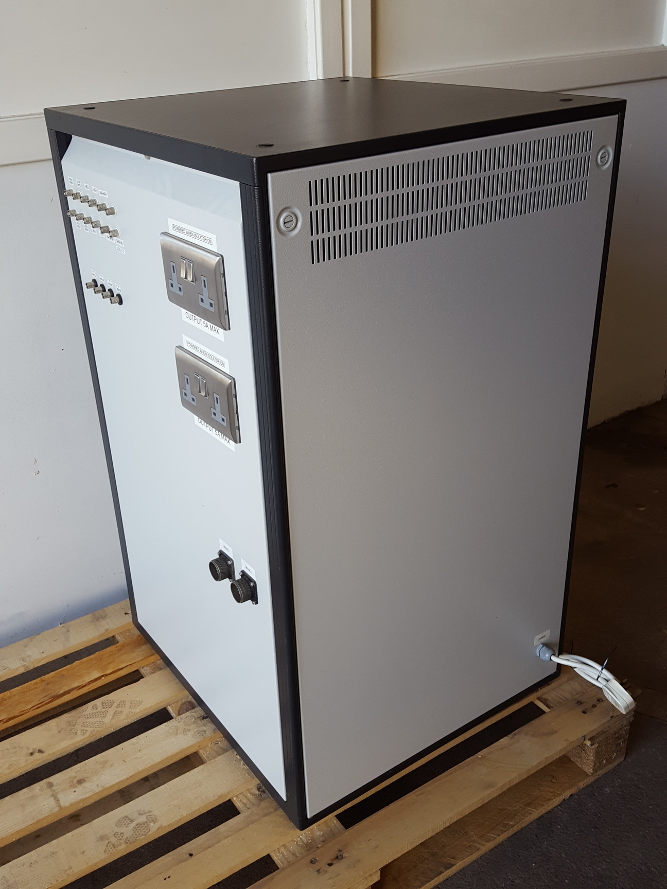 Image of TDK-LAMBDA GN3300W Studio/Lab Power Hub 240V Variable DC Control