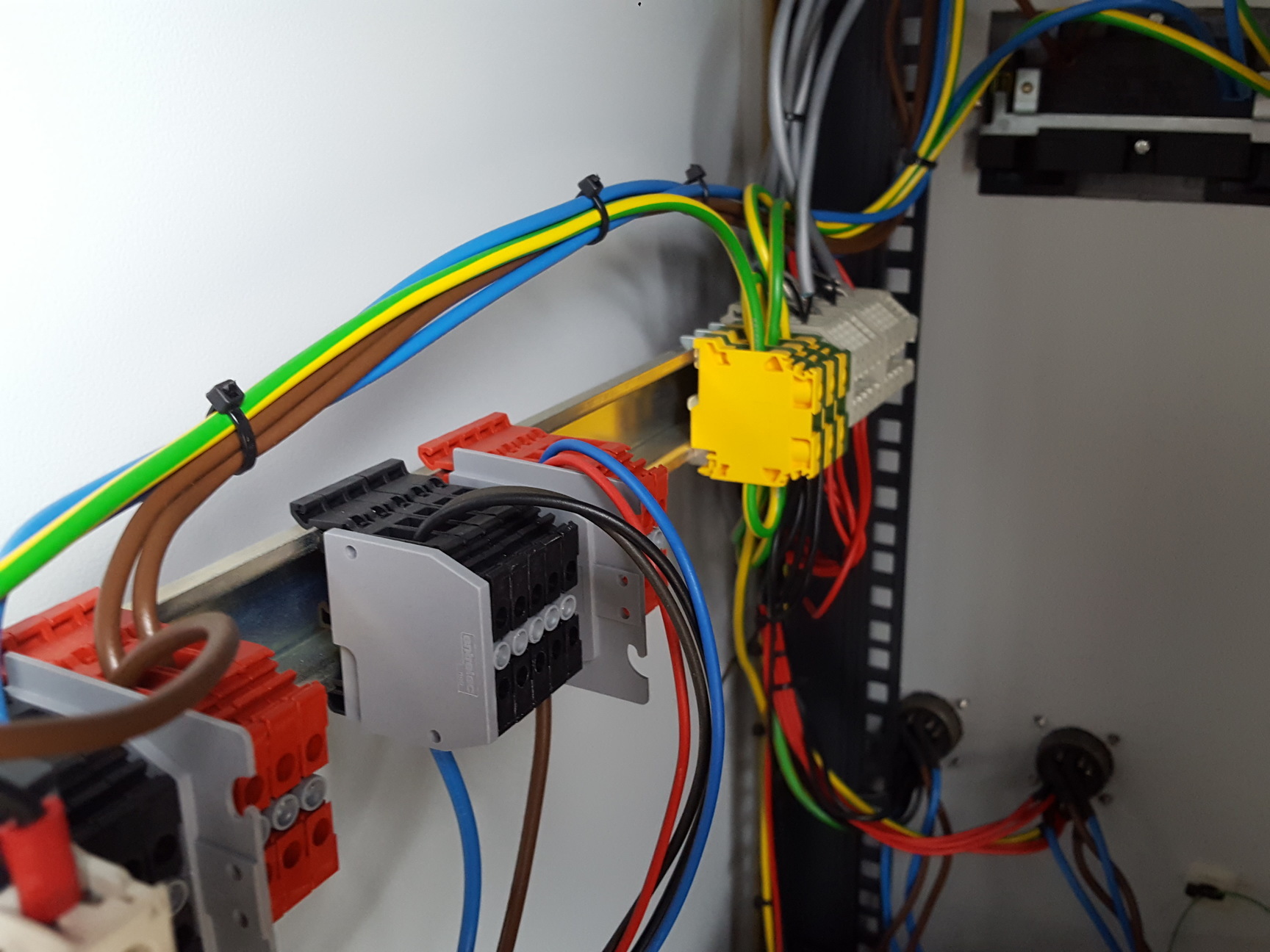 Image of TDK-LAMBDA GN3300W Studio/Lab Power Hub 240V Variable DC Control