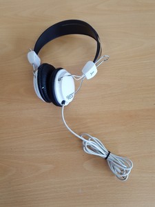 Thumbnail image of 5 x Headphones & 6 x Podcasting Microphones - Alesis, Unitone, Wesco, AMO1 