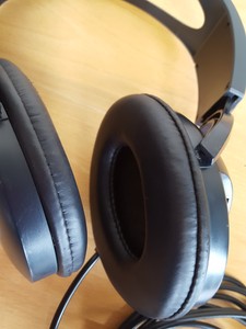 Thumbnail image of 5 x Headphones & 6 x Podcasting Microphones - Alesis, Unitone, Wesco, AMO1 