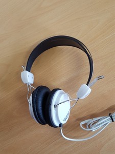 Thumbnail image of 5 x Headphones & 6 x Podcasting Microphones - Alesis, Unitone, Wesco, AMO1 