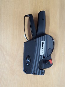 Thumbnail image of Lynx C-8E Pricing Gun with 30 Rolls (45000) Labels