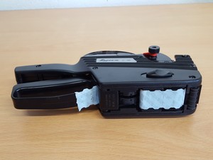 Thumbnail image of Lynx C-8E Pricing Gun with 30 Rolls (45000) Labels