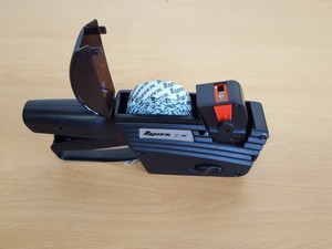 Thumbnail image of Lynx C-8E Pricing Gun with 30 Rolls (45000) Labels
