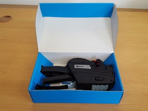 Thumbnail image of Lynx C-8E Pricing Gun with 30 Rolls (45000) Labels