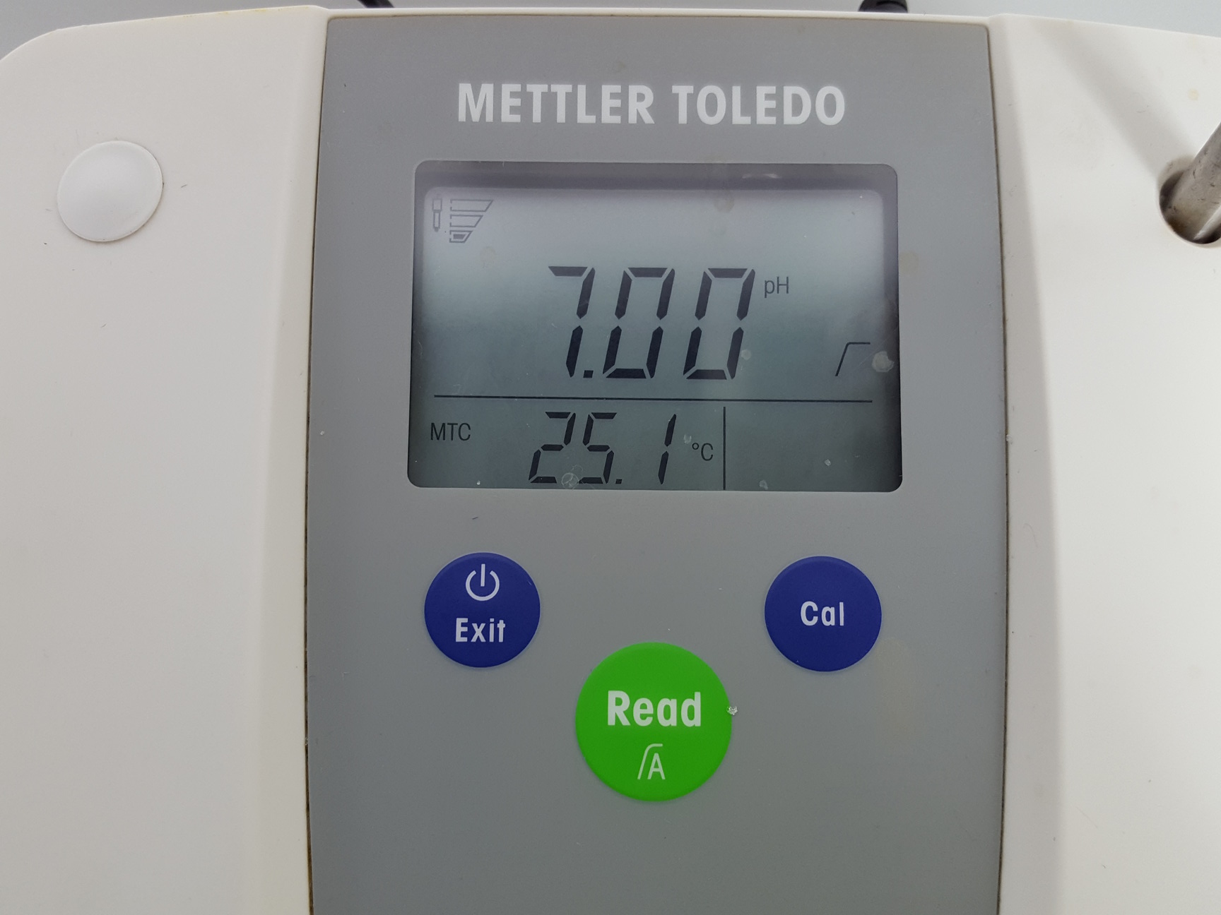 Image of Mettler Toledo FiveEasy FE20 Benchtop PH Meter Lab
