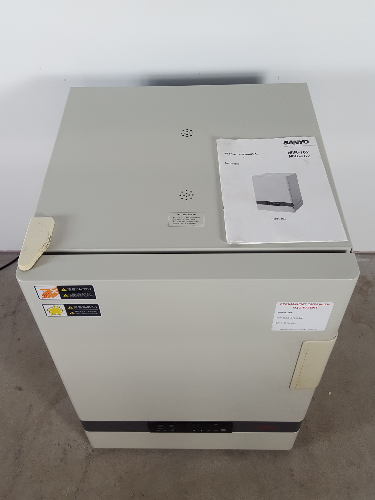 Image of Sanyo MIR-162 Laboratory Incubator With User Manual Lab