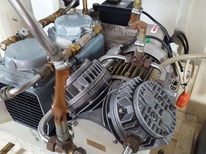 Thumbnail image of Alvic Scientific Containment System Glovebox Gas Purge Lab + Vacuum Pumps