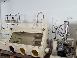Thumbnail image of Alvic Scientific Containment System Glovebox Gas Purge Lab + Vacuum Pumps