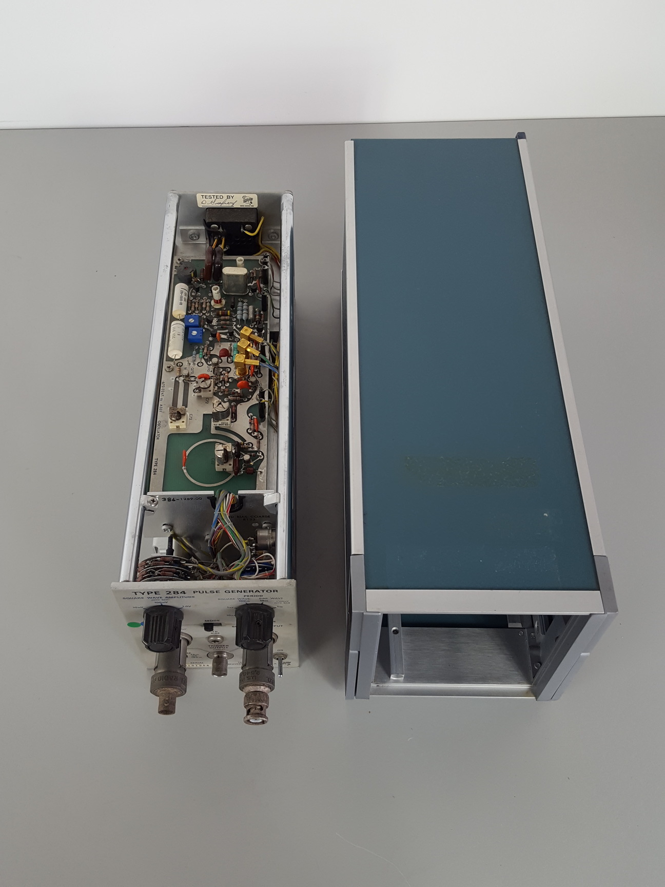 Image of Tektronix Type 284 Pulse Generator Lab Spares or Repairs