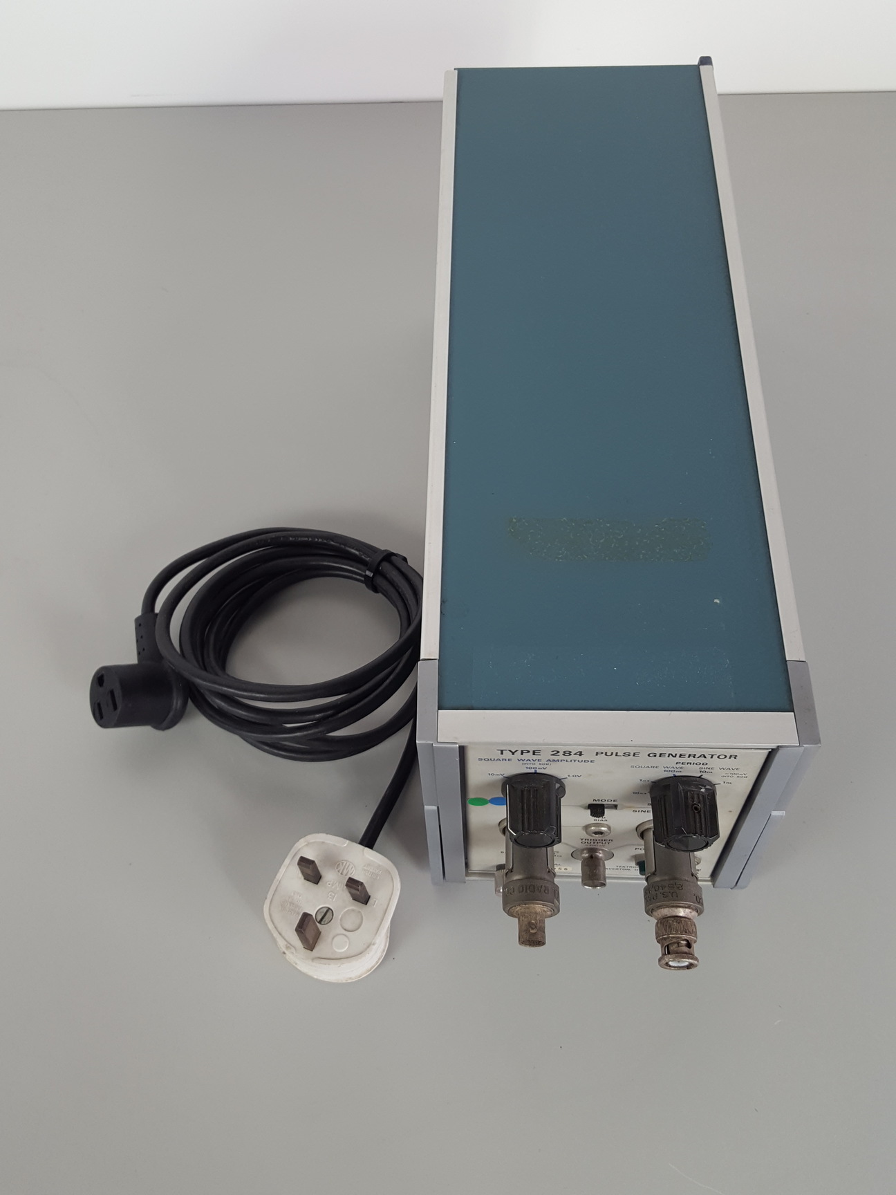 Image of Tektronix Type 284 Pulse Generator Lab Spares or Repairs