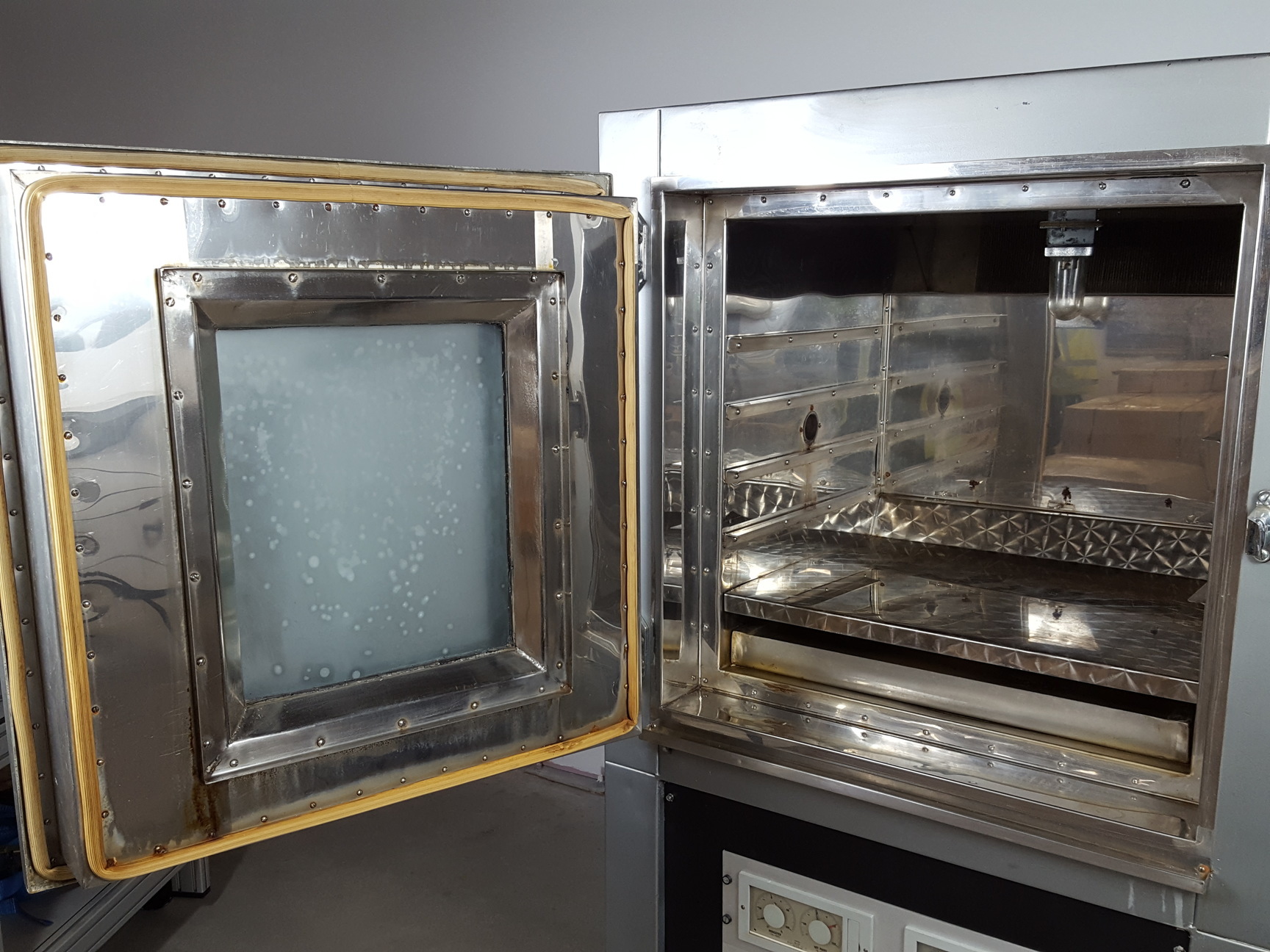 Image of Unitemp Environmental Chamber w/ Humidity/ Dewpoint & Temperature Controller Lab