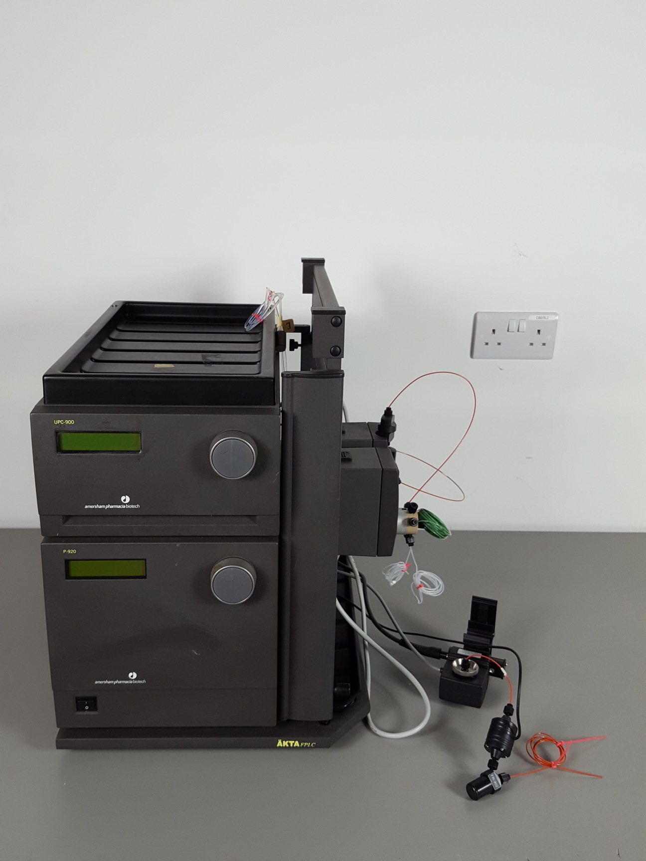 Image of Amersham Pharmacia Biotech AKTA FPLC System & Accessories - UPC-900 FRAC-950 Lab