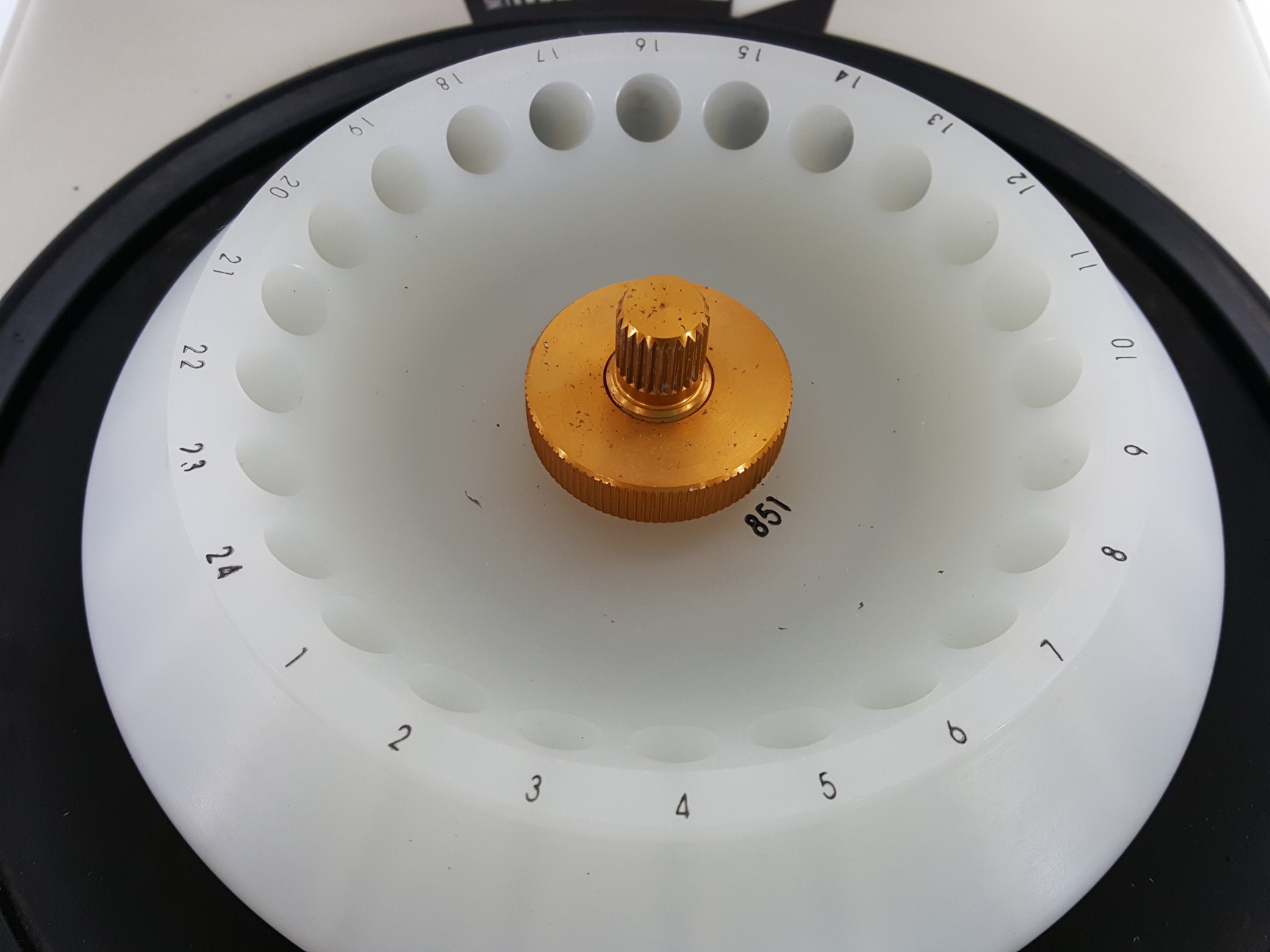 Image of IEC Micromax Centrifuge with IEC 851 Rotor 24 x 1.5ml 13200rpm Lab