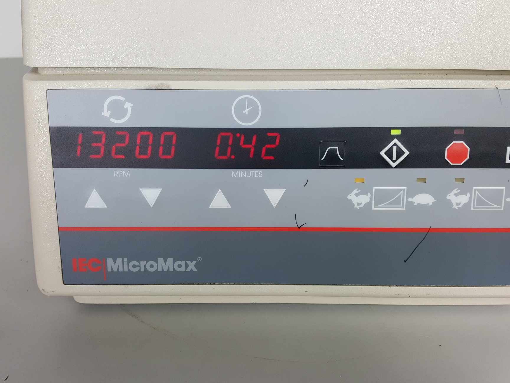 Image of IEC Micromax Centrifuge with IEC 851 Rotor 24 x 1.5ml 13200rpm Lab