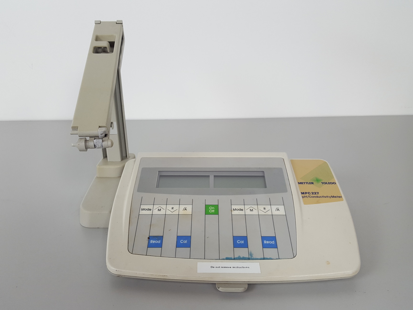 Image of Mettler Toledo MPC227 pH / Conductivity Meter Lab