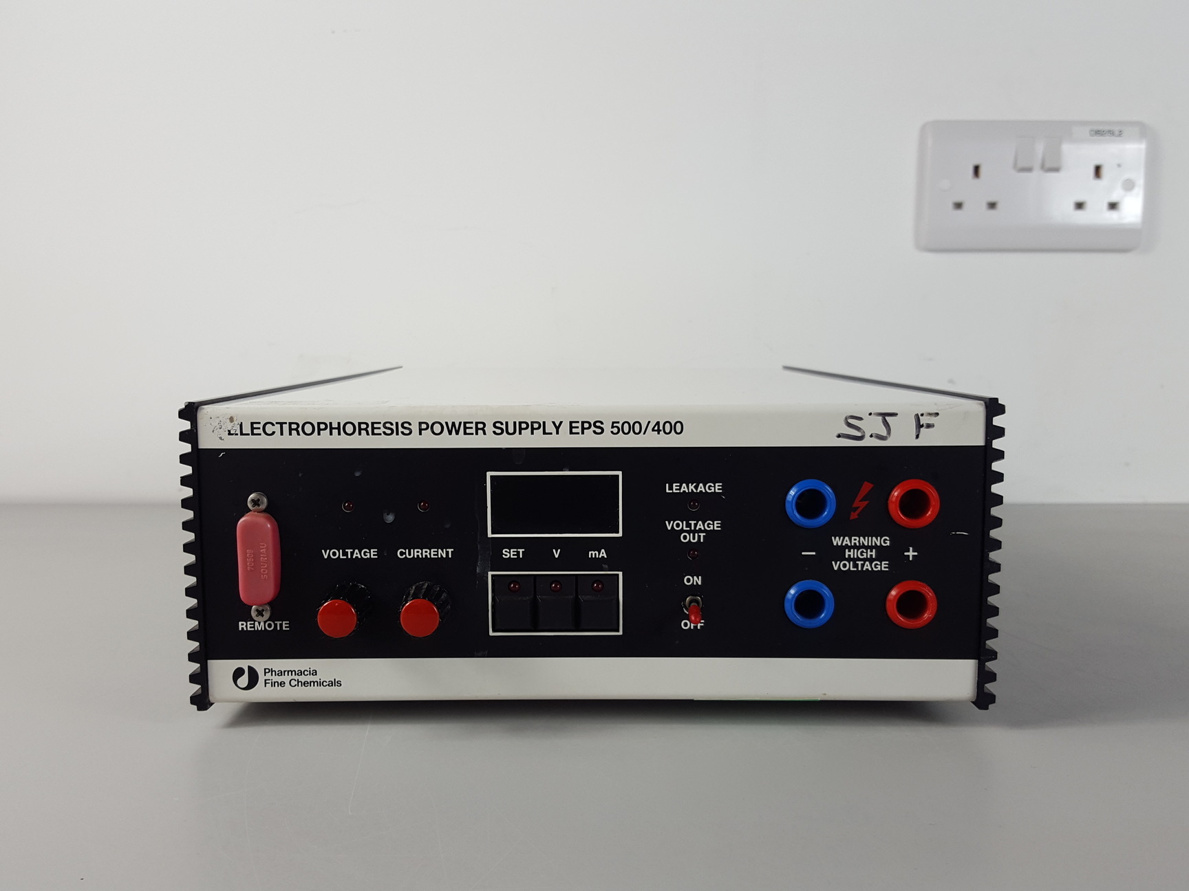 Image of Pharmacia Fine Chemicals Electrophoresis Power Supply EPS 500/400 Lab