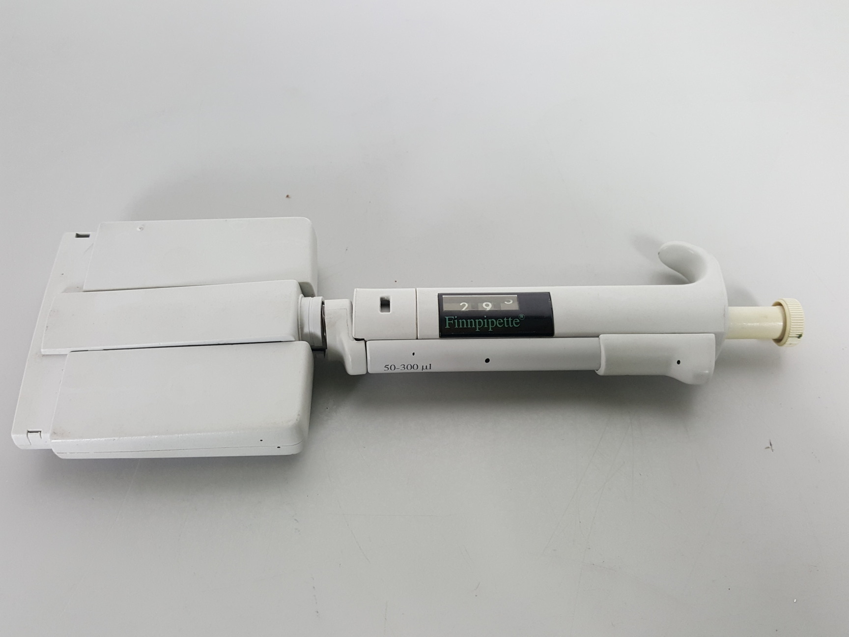 Image of Labsystems 12 Channel Finnpipette Model 4510 50-300uL Lab
