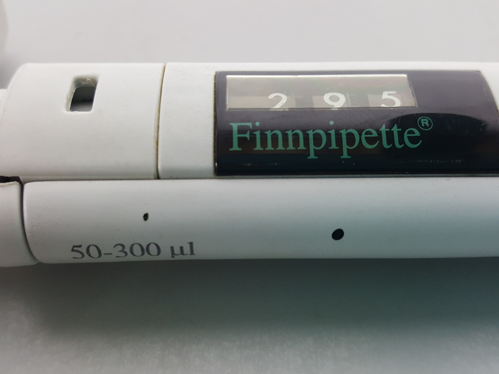 Image of Labsystems 12 Channel Finnpipette Model 4510 50-300uL Lab